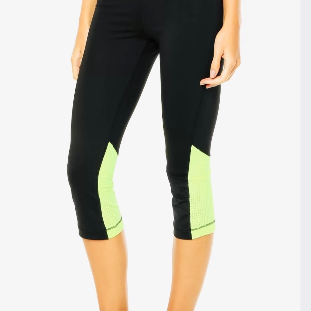 Nike Women's Pro Hypercool Capri Running Tights - Black / Volt - XS